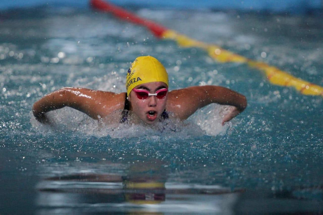 Entre la piscina, el bastón y la anaranjada: La historia de Antonia Sanhueza